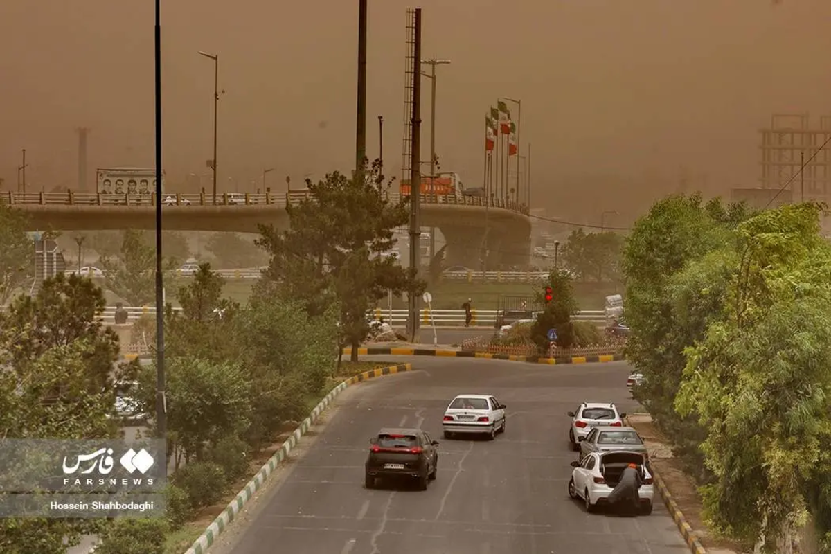 هجوم ریزگردها به قم