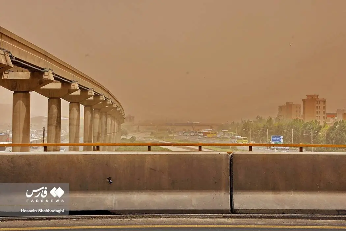 هجوم ریزگردها به قم