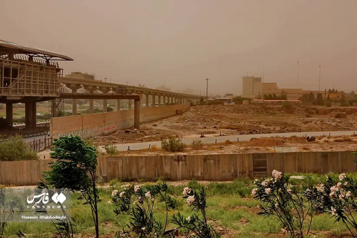 هجوم ریزگردها به قم