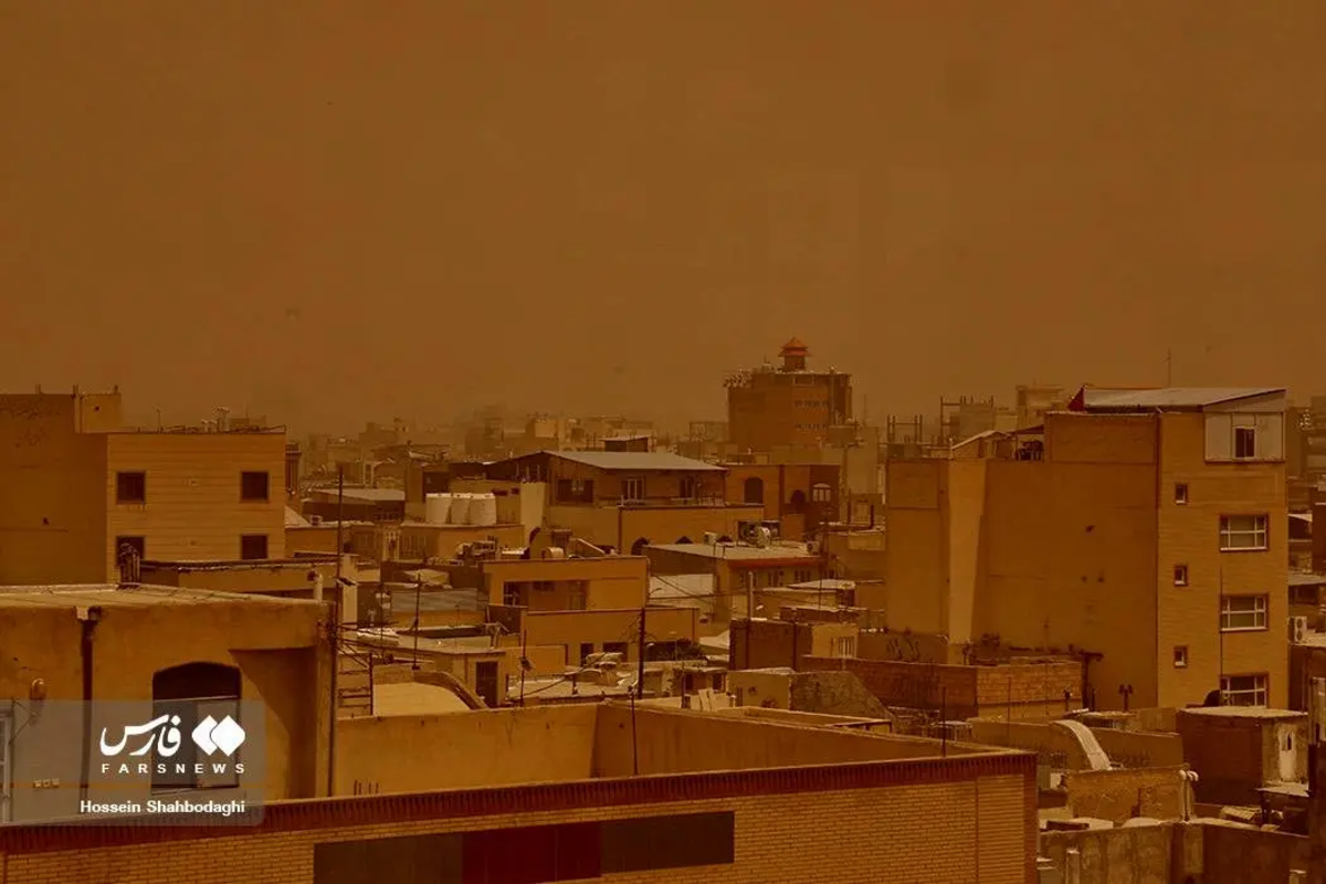 هجوم ریزگردها به قم