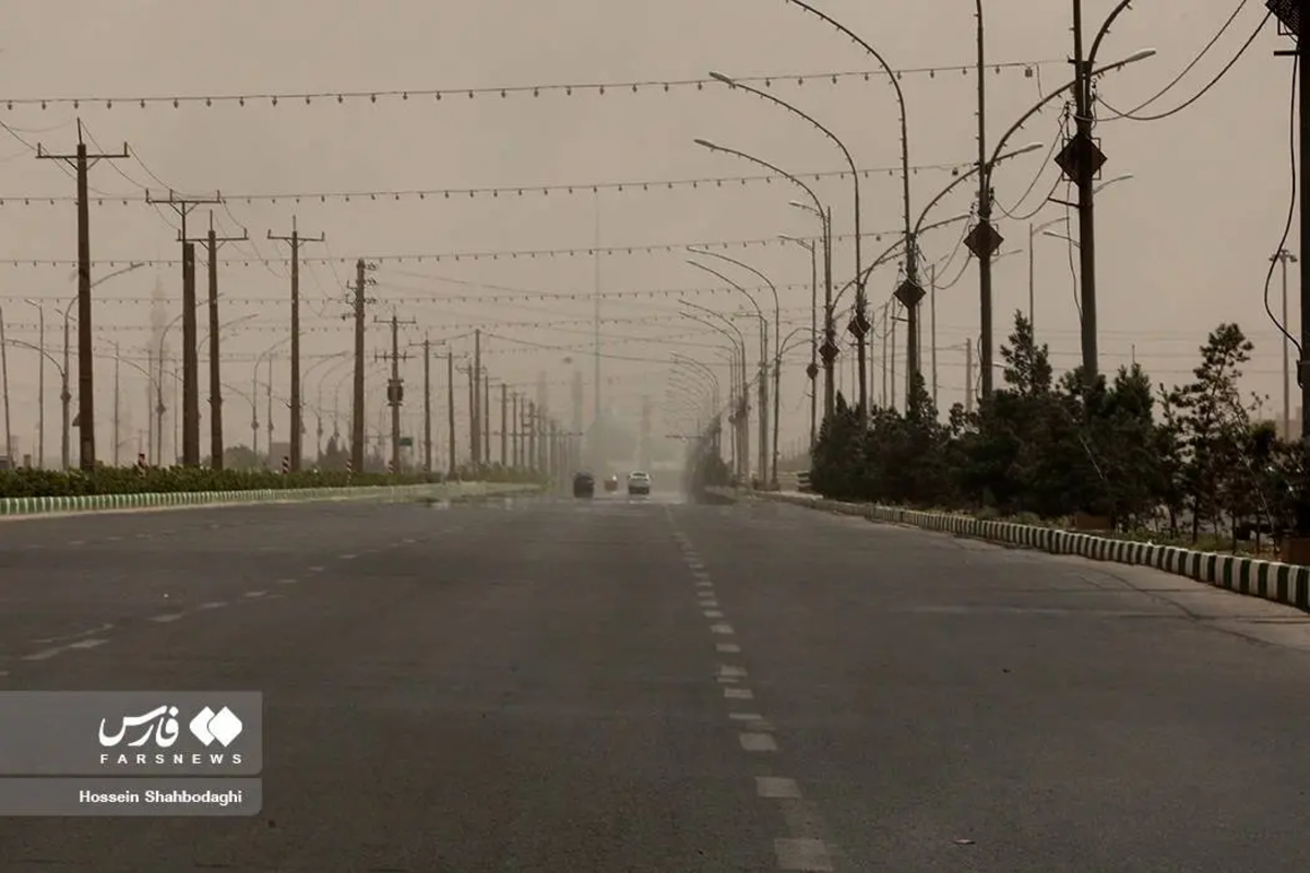 هجوم ریزگردها به قم