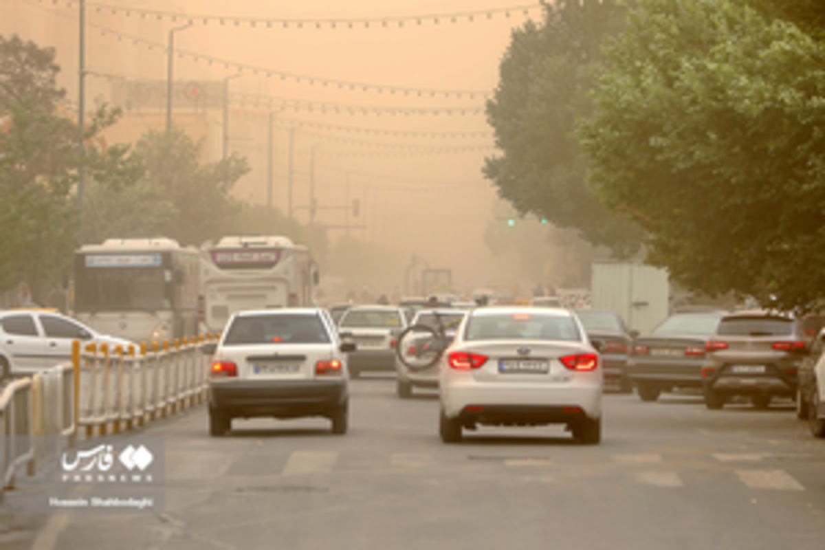 هجوم ریزگردها به قم