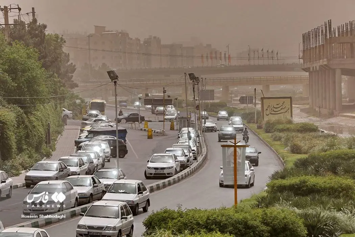 هجوم ریزگردها به قم