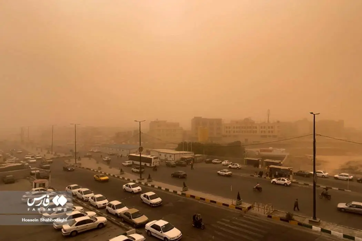 هجوم ریزگردها به قم