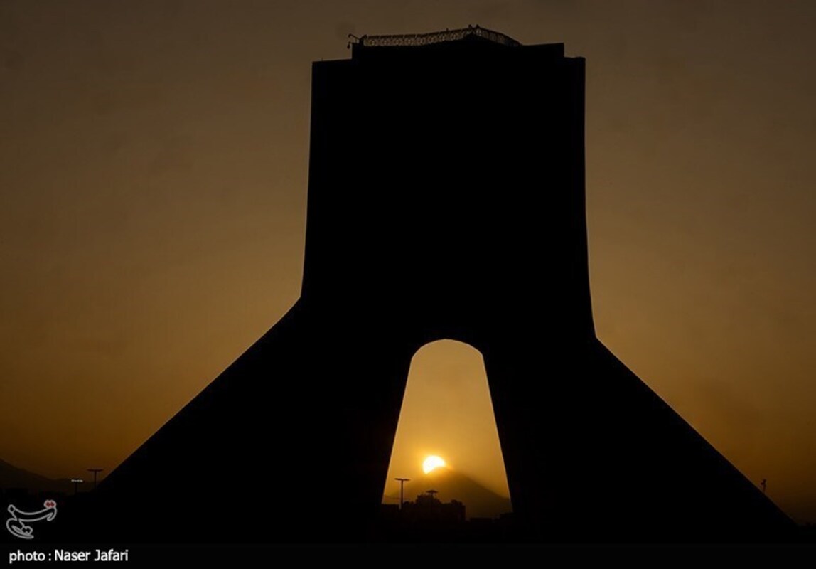 طلوع خورشید بر فراز دماوند