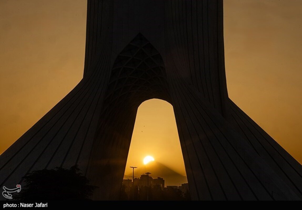 طلوع خورشید بر فراز دماوند