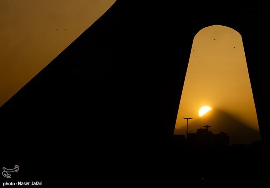 طلوع خورشید بر فراز دماوند