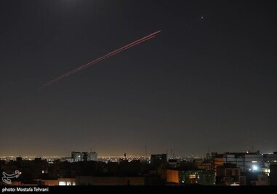 عکس/ فعالیت پدافند هوایی علیه اهداف متخاصم در آسمان تهران 