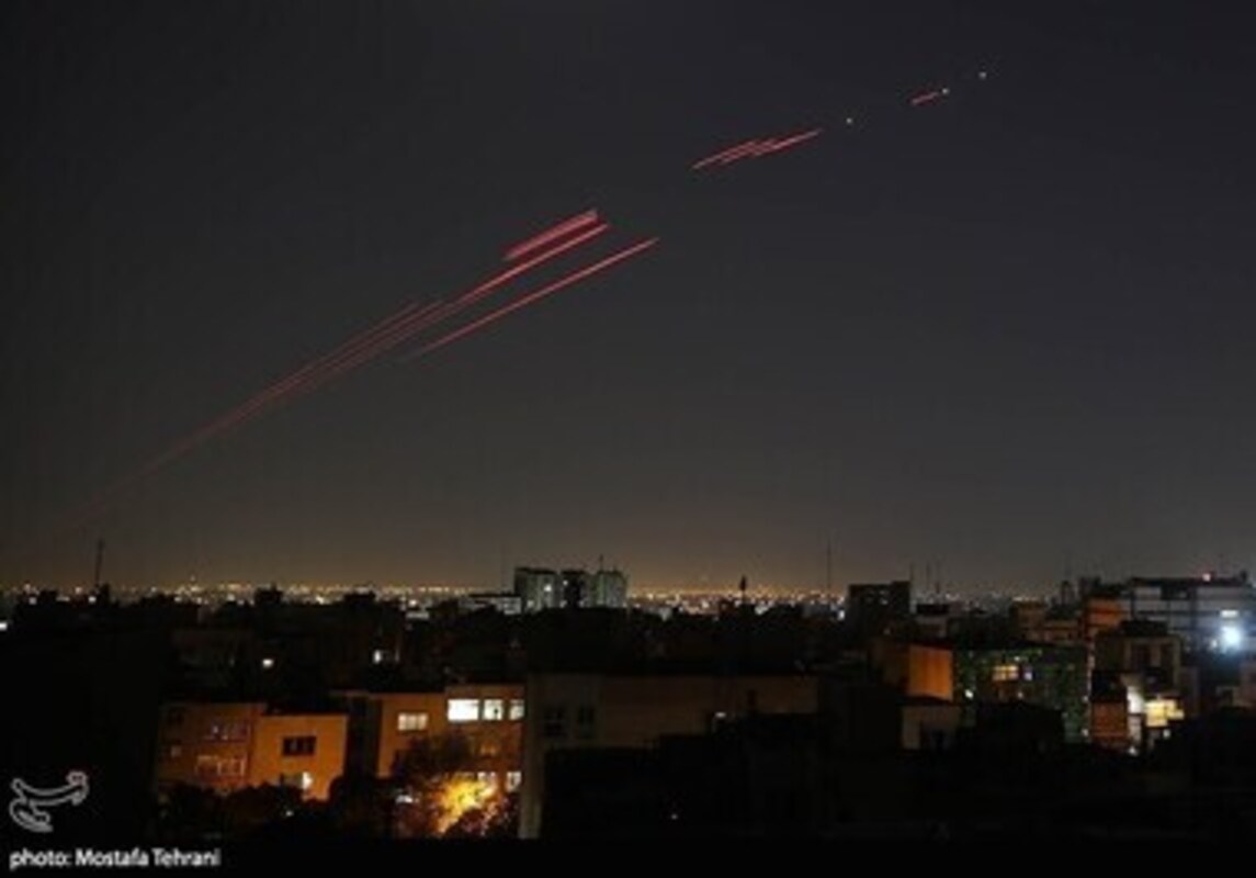 عکس/ فعالیت پدافند هوایی علیه اهداف متخاصم در آسمان تهران 