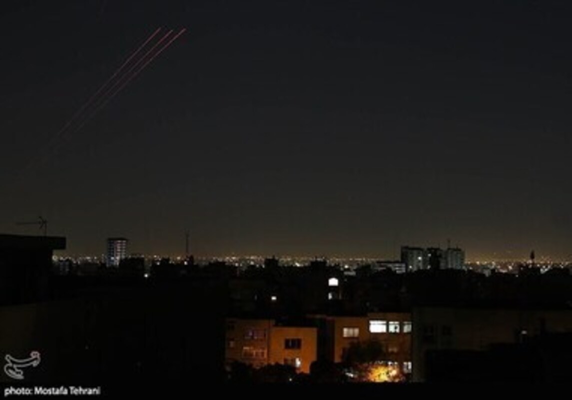 عکس/ فعالیت پدافند هوایی علیه اهداف متخاصم در آسمان تهران 