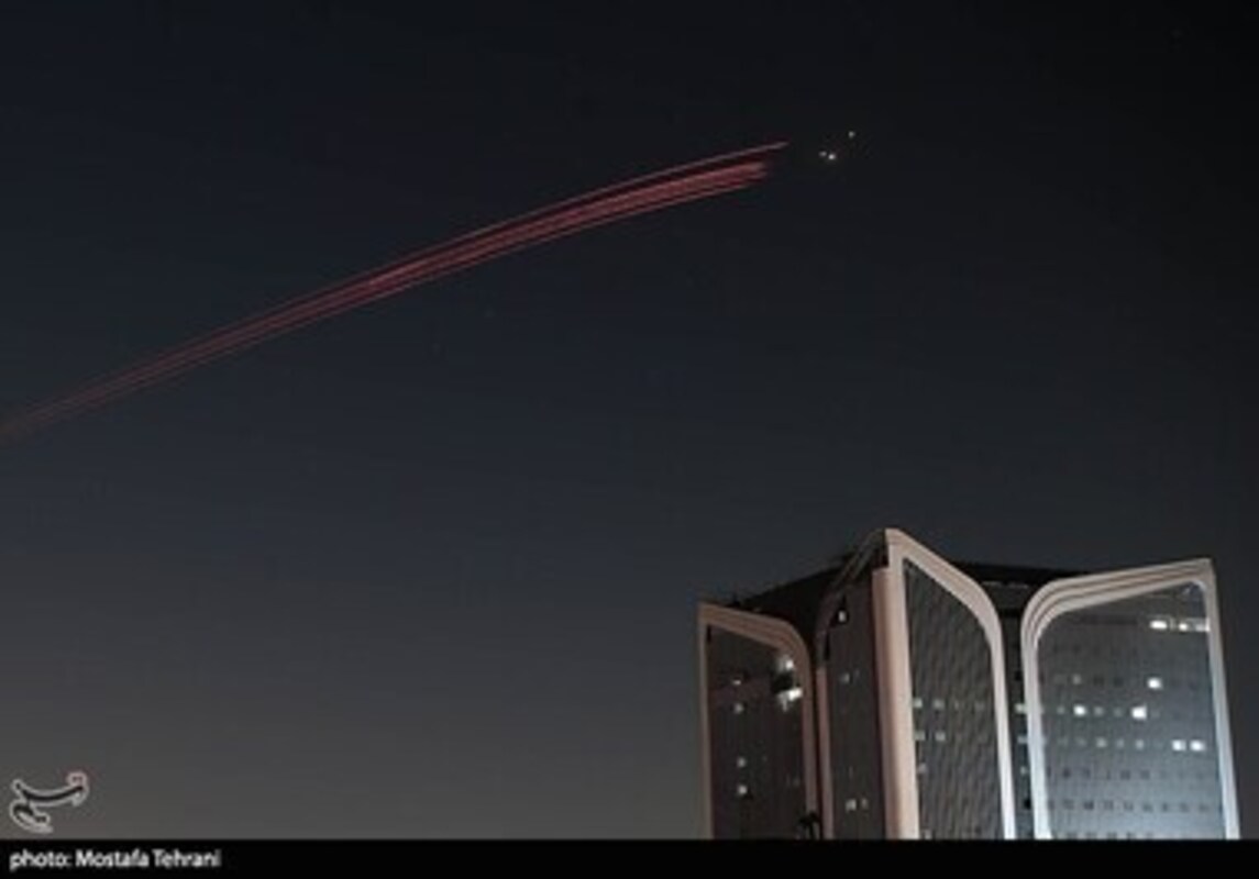 عکس/ فعالیت پدافند هوایی علیه اهداف متخاصم در آسمان تهران 