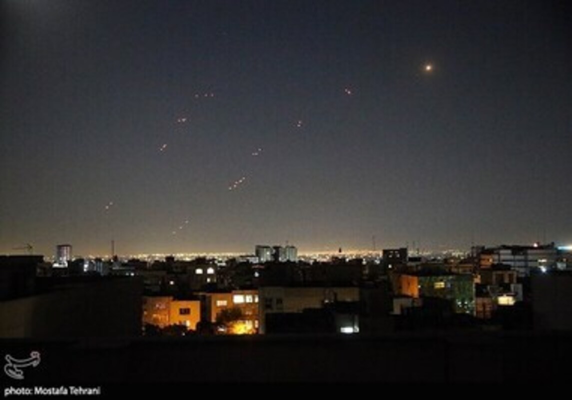 عکس/ فعالیت پدافند هوایی علیه اهداف متخاصم در آسمان تهران 