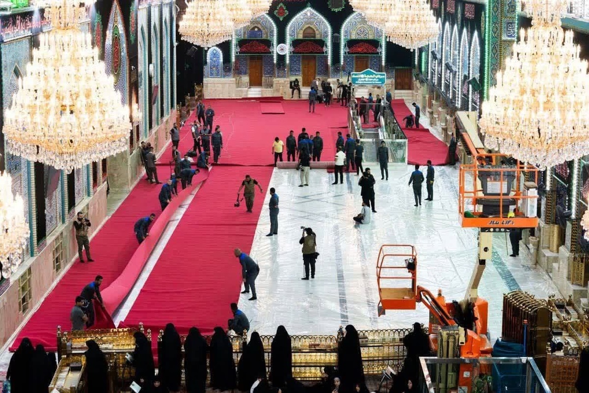 عکس/ حرم امام حسین (ع) با فرش قرمز پوشانده شد