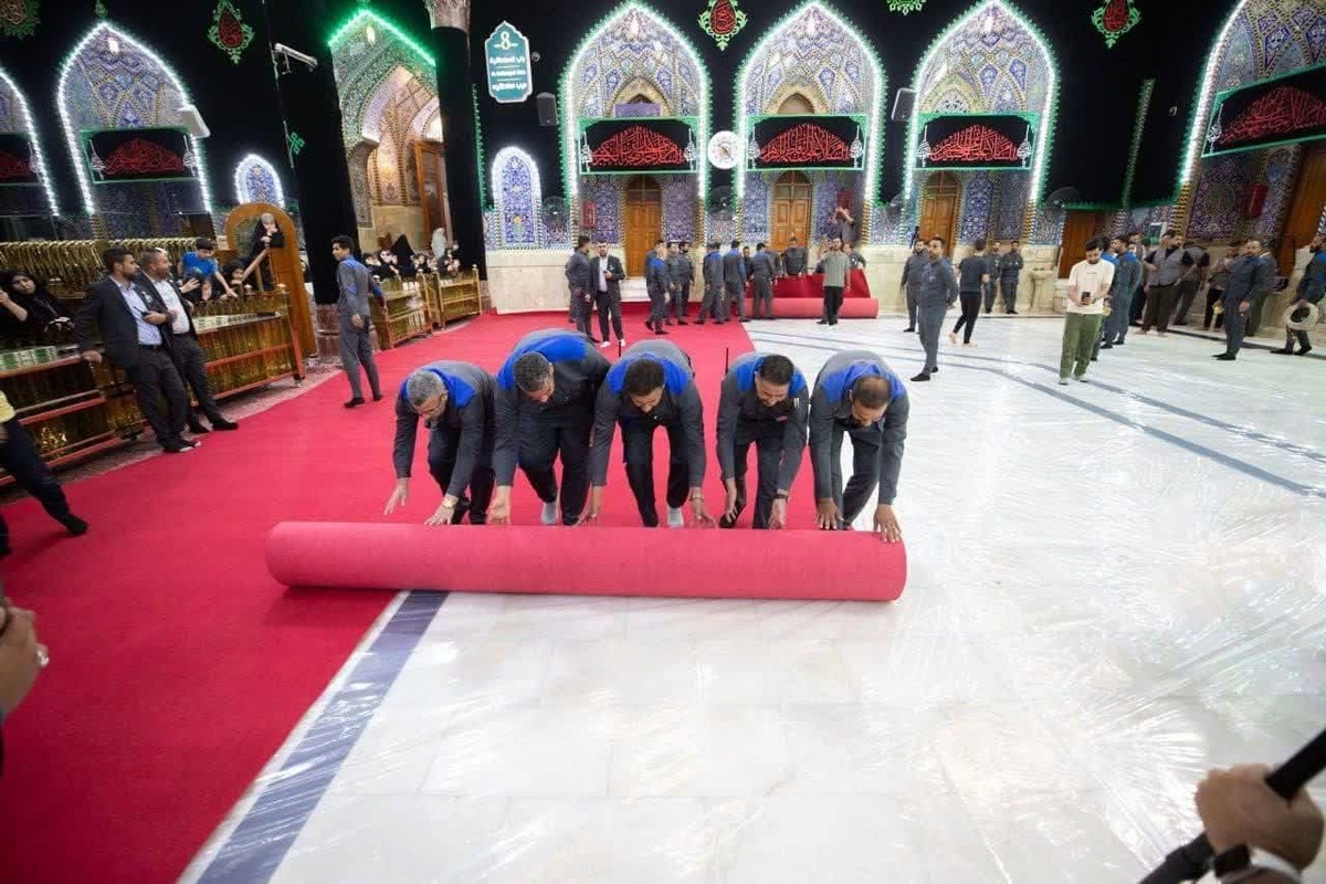 عکس/ حرم امام حسین (ع) با فرش قرمز پوشانده شد