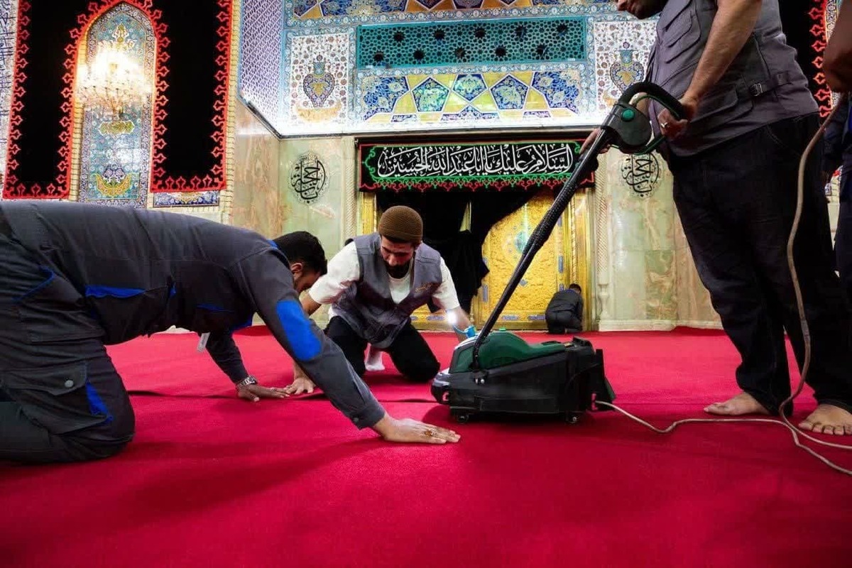 عکس/ حرم امام حسین (ع) با فرش قرمز پوشانده شد
