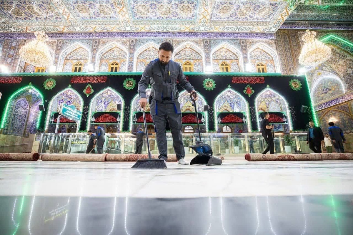 عکس/ حرم امام حسین (ع) با فرش قرمز پوشانده شد