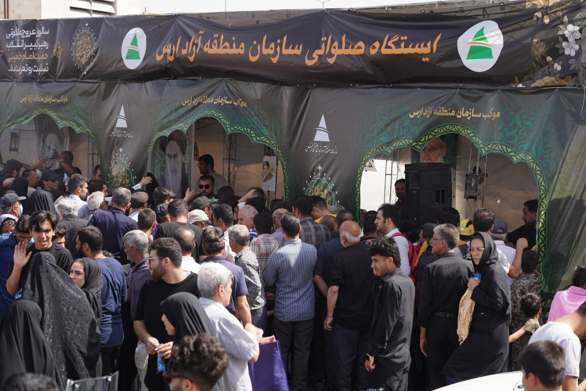 برپایی موکب منطقه آزاد ارس در حرم امام راحل (ره) 