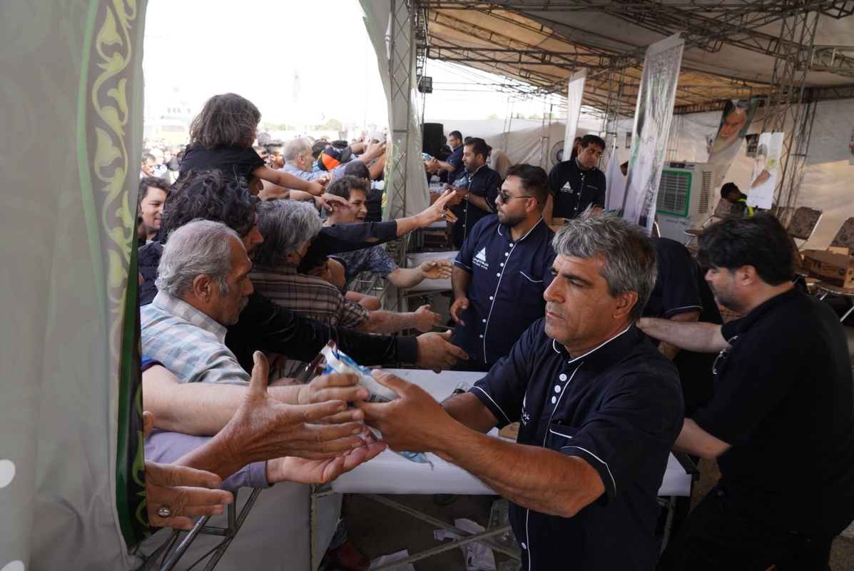 برپایی موکب منطقه آزاد ارس در حرم امام راحل (ره) 