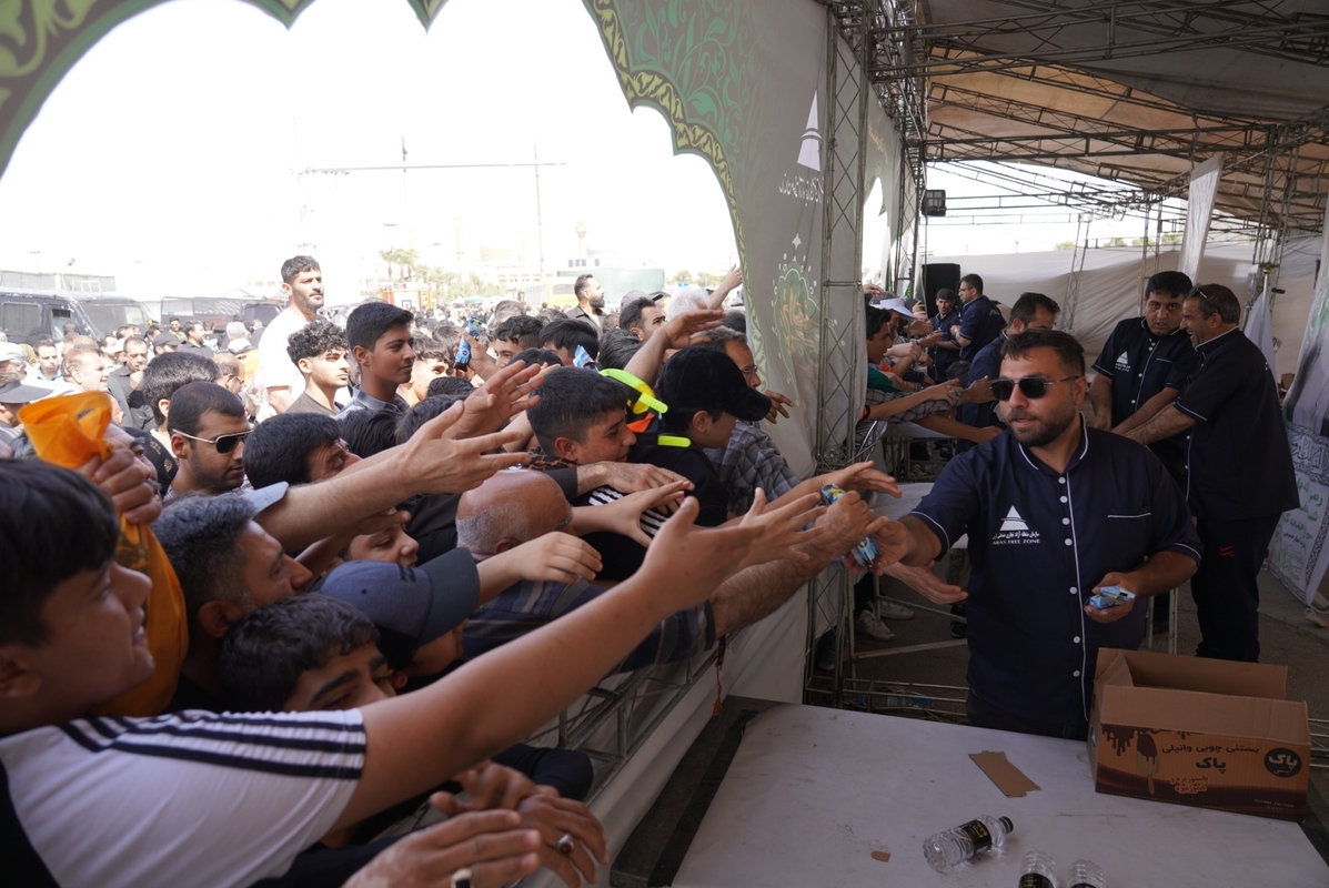 برپایی موکب منطقه آزاد ارس در حرم امام راحل (ره) 