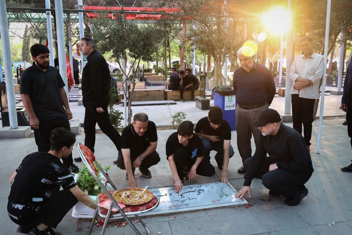 عکس/ حضور قالیباف بر مزار شهدای جنگ ۱۲ روزه