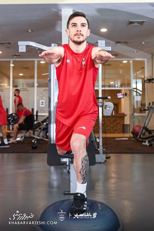 عکس/ ادامه تمرینات پرسپولیس در سالن بدنسازی