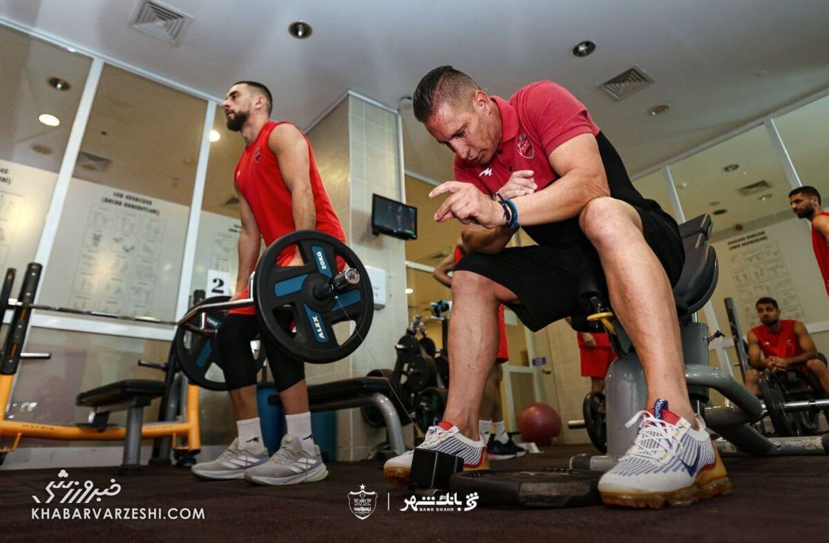عکس/ ادامه تمرینات پرسپولیس در سالن بدنسازی