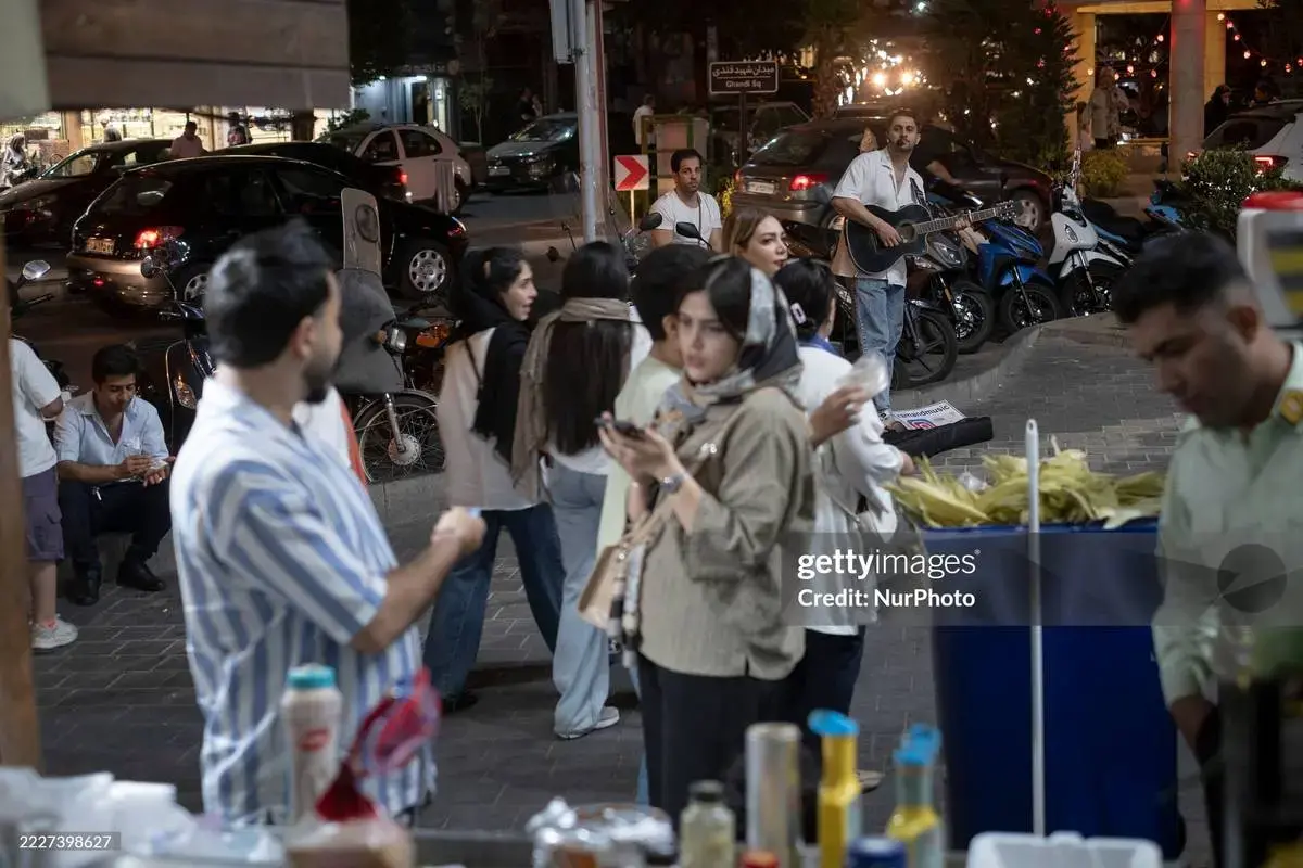 تهران روایت یک روز با اشعه فرابنفش بالا