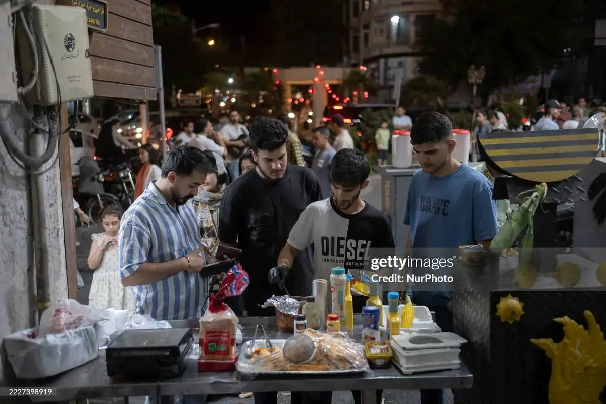 تهران روایت یک روز با اشعه فرابنفش بالا