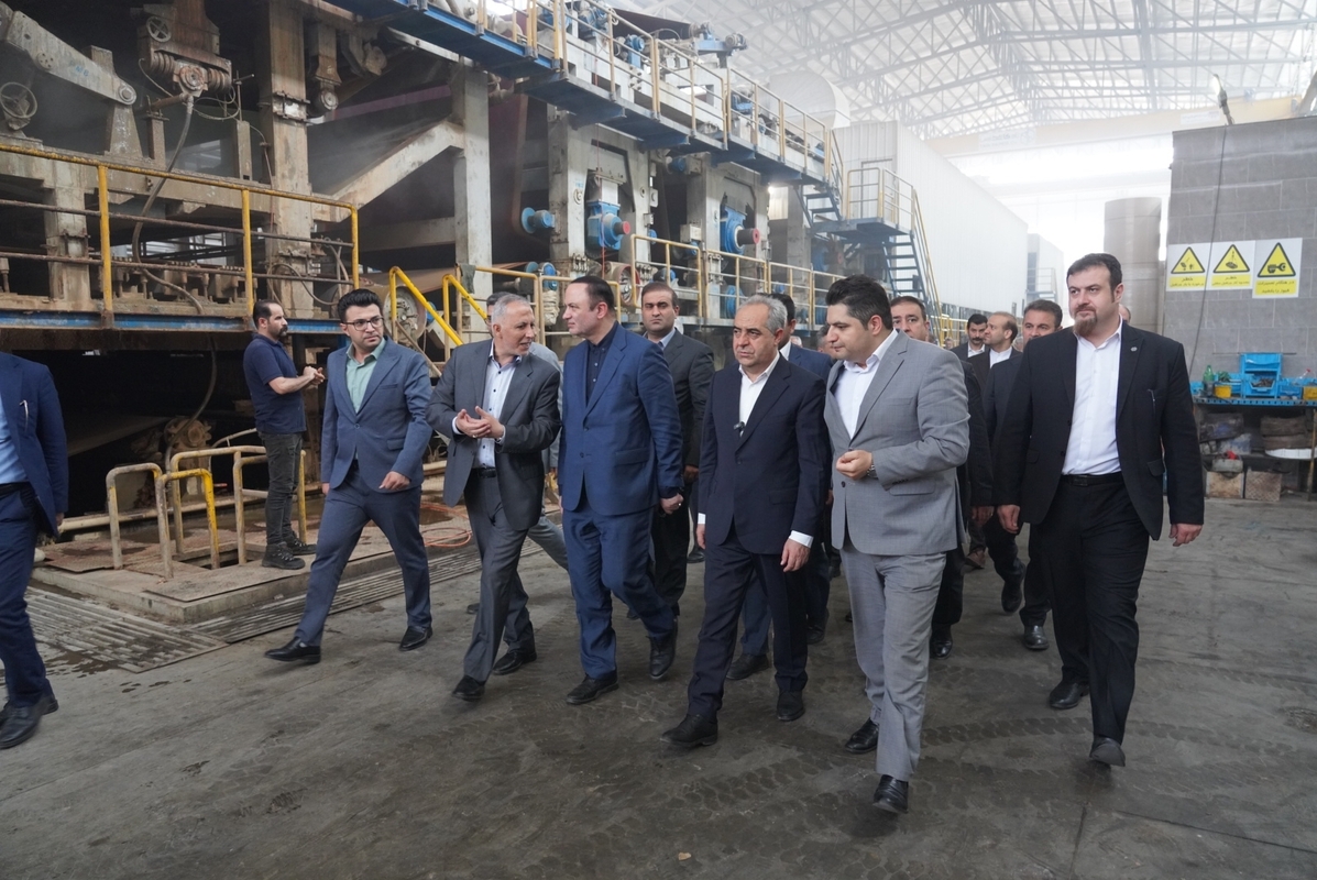 بازدید دبیر شورایعالی مناطق آزاد کشور و استاندار آذربایجان شرقی از شرکت تاو کاغذ ارس
