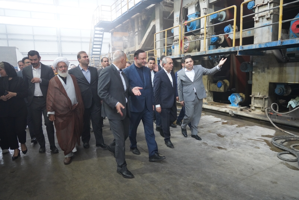 بازدید دبیر شورایعالی مناطق آزاد کشور و استاندار آذربایجان شرقی از شرکت تاو کاغذ ارس