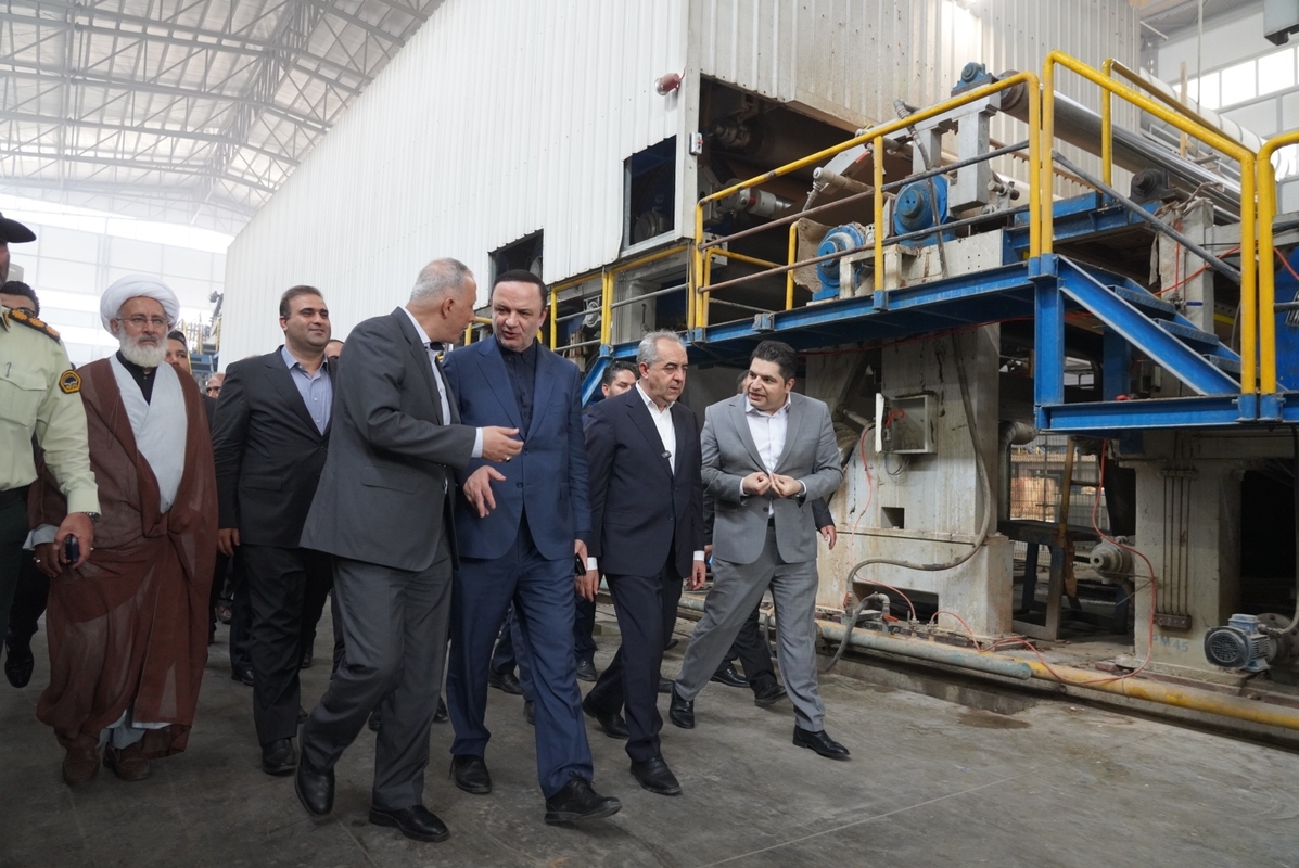 بازدید دبیر شورایعالی مناطق آزاد کشور و استاندار آذربایجان شرقی از شرکت تاو کاغذ ارس