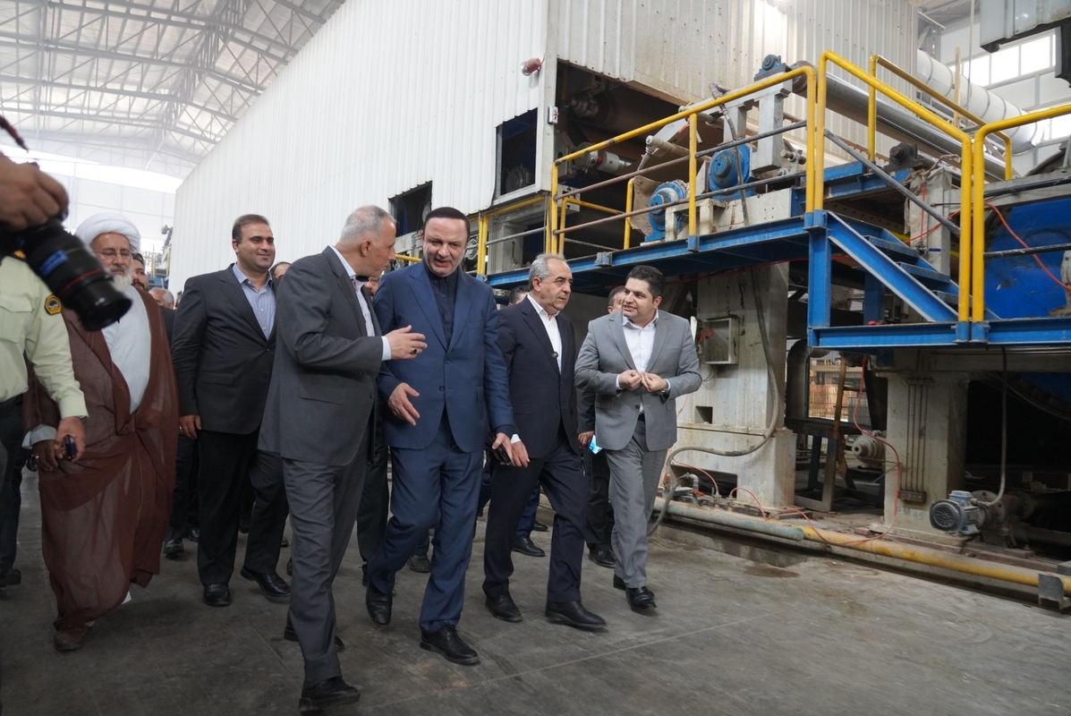 بازدید دبیر شورایعالی مناطق آزاد کشور و استاندار آذربایجان شرقی از شرکت تاو کاغذ ارس