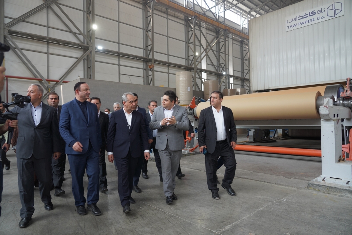 بازدید دبیر شورایعالی مناطق آزاد کشور و استاندار آذربایجان شرقی از شرکت تاو کاغذ ارس