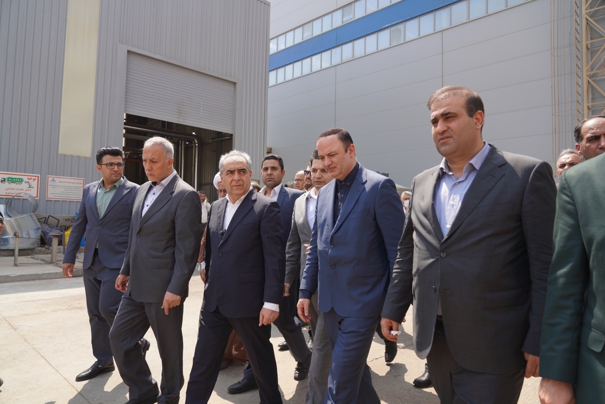 بازدید دبیر شورایعالی مناطق آزاد کشور و استاندار آذربایجان شرقی از شرکت تاو کاغذ ارس