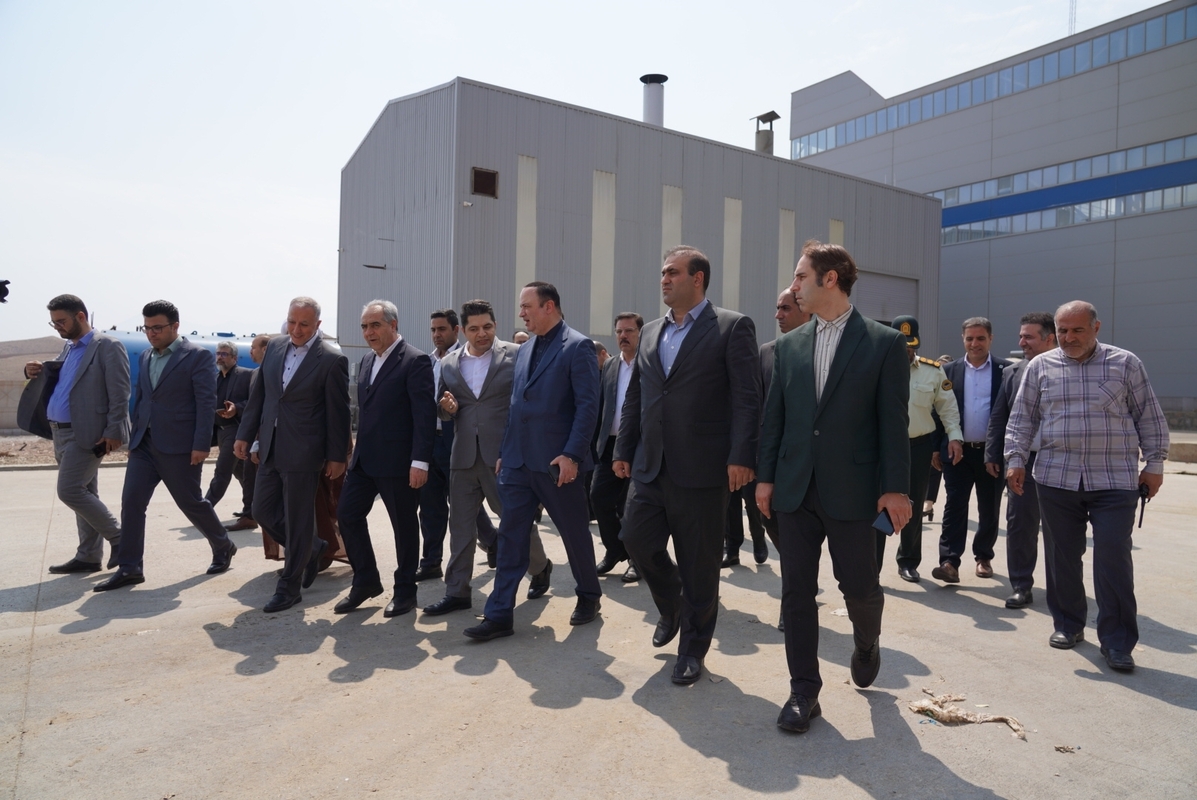 بازدید دبیر شورایعالی مناطق آزاد کشور و استاندار آذربایجان شرقی از شرکت تاو کاغذ ارس