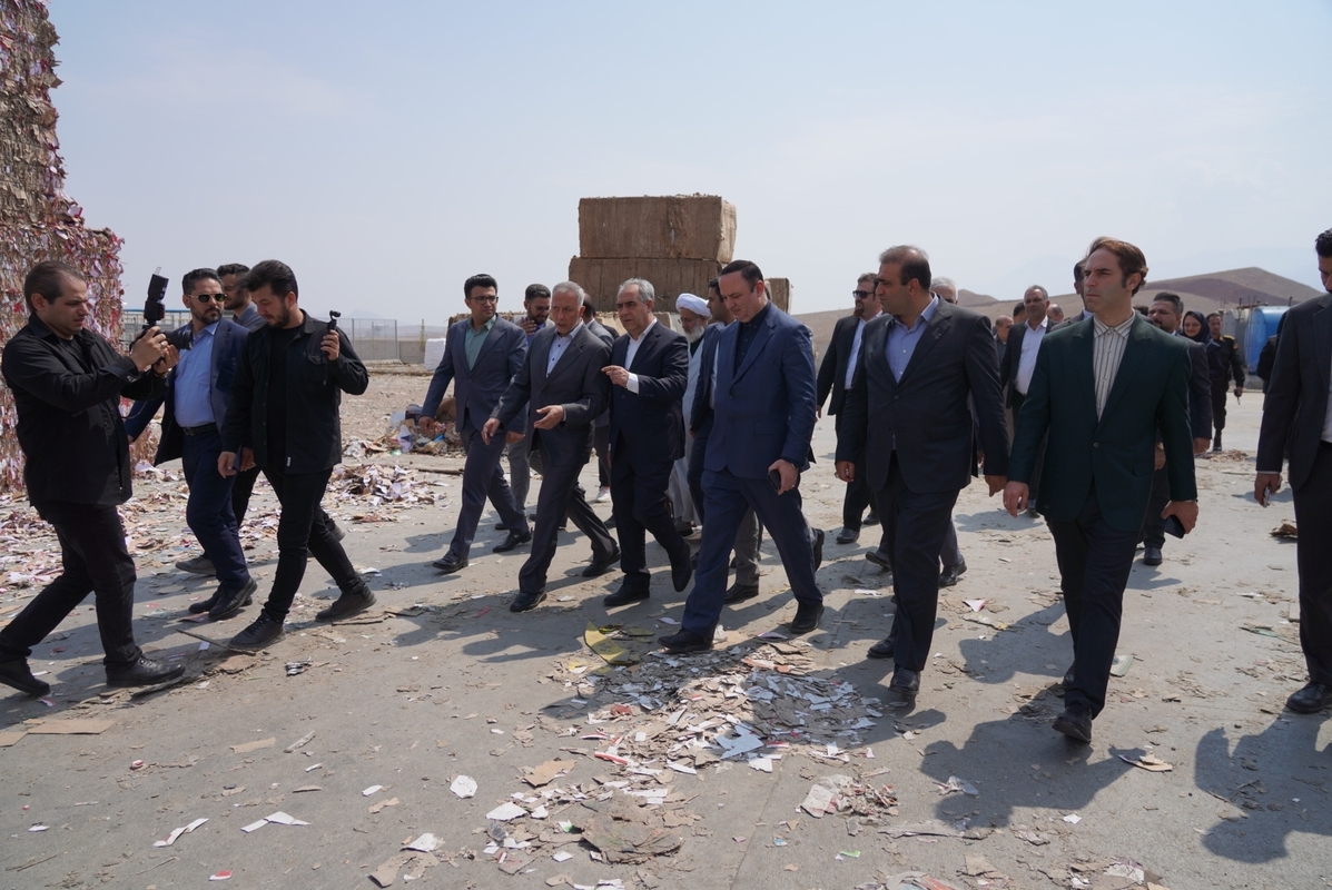 بازدید دبیر شورایعالی مناطق آزاد کشور و استاندار آذربایجان شرقی از شرکت تاو کاغذ ارس