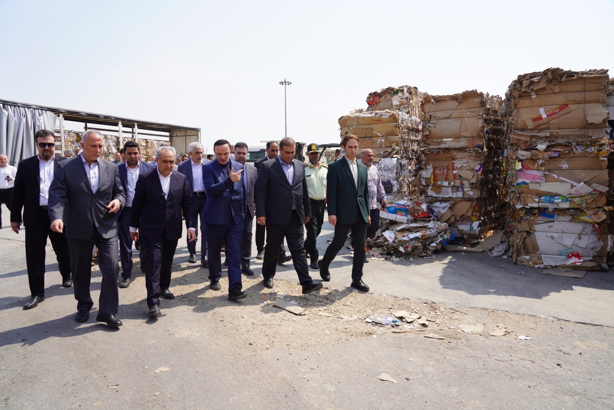 بازدید دبیر شورایعالی مناطق آزاد کشور و استاندار آذربایجان شرقی از شرکت تاو کاغذ ارس