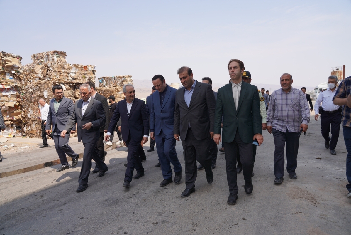 بازدید دبیر شورایعالی مناطق آزاد کشور و استاندار آذربایجان شرقی از شرکت تاو کاغذ ارس