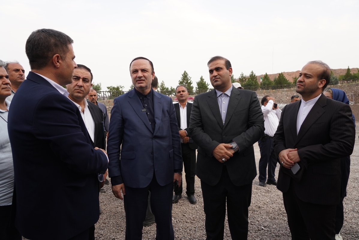 بازدید دبیر شورایعالی مناطق آزاد کشور از مجموعه ورزش‌های ساحلی ارس