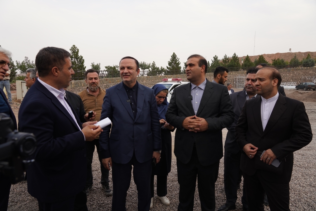 بازدید دبیر شورایعالی مناطق آزاد کشور از مجموعه ورزش‌های ساحلی ارس