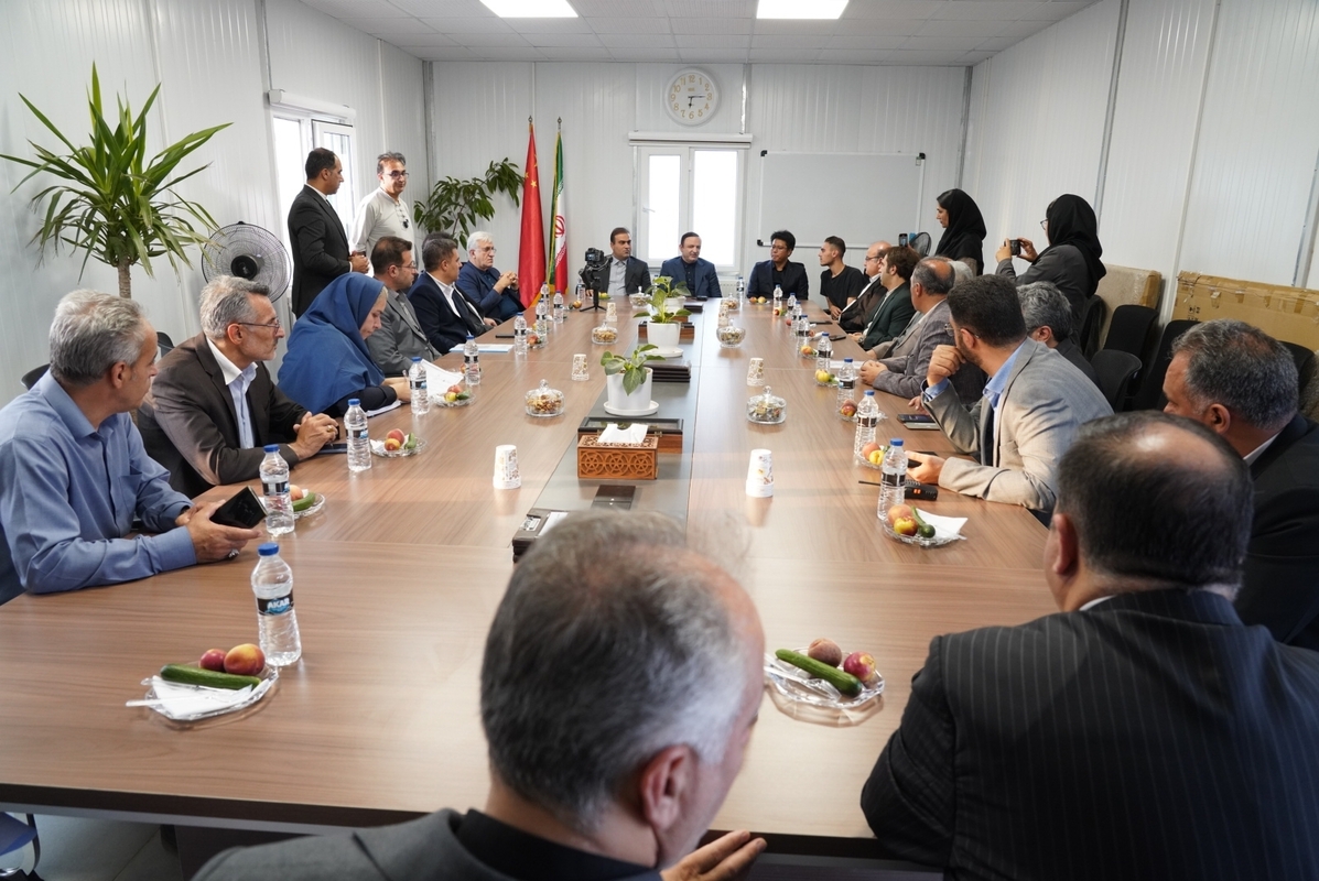 بازدید دبیر شورای عالی مناطق آزاد کشور از پروژه ذوب سیلیس راه ابریشم ارس