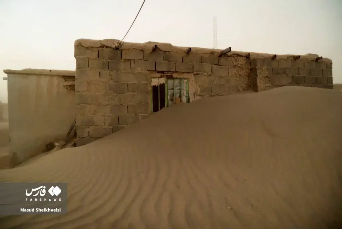 طوفان شن خانه‌های زابل را بلعید