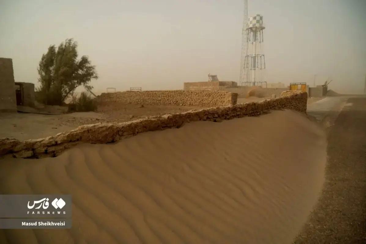 طوفان شن خانه‌های زابل را بلعید