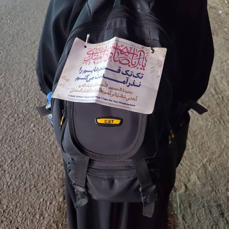 عکس/ وقتی کوله‌های زائران اربعین زبان باز می کنند