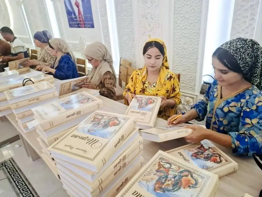 توزیع رایگان شاهنامه فردوسی