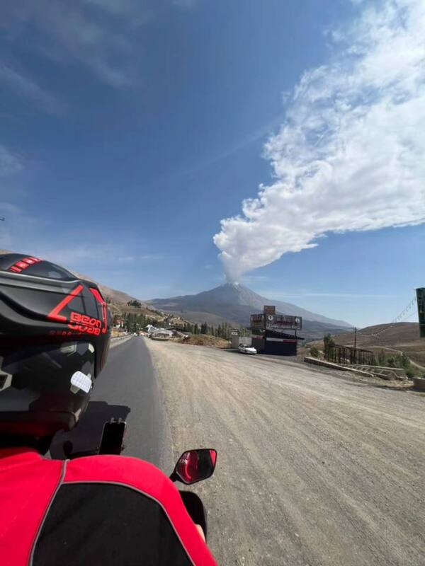 نمایی شگفت انگیز از بخار کردن امروز دماوند