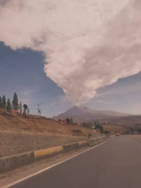 نمایی شگفت انگیز از بخار کردن امروز دماوند