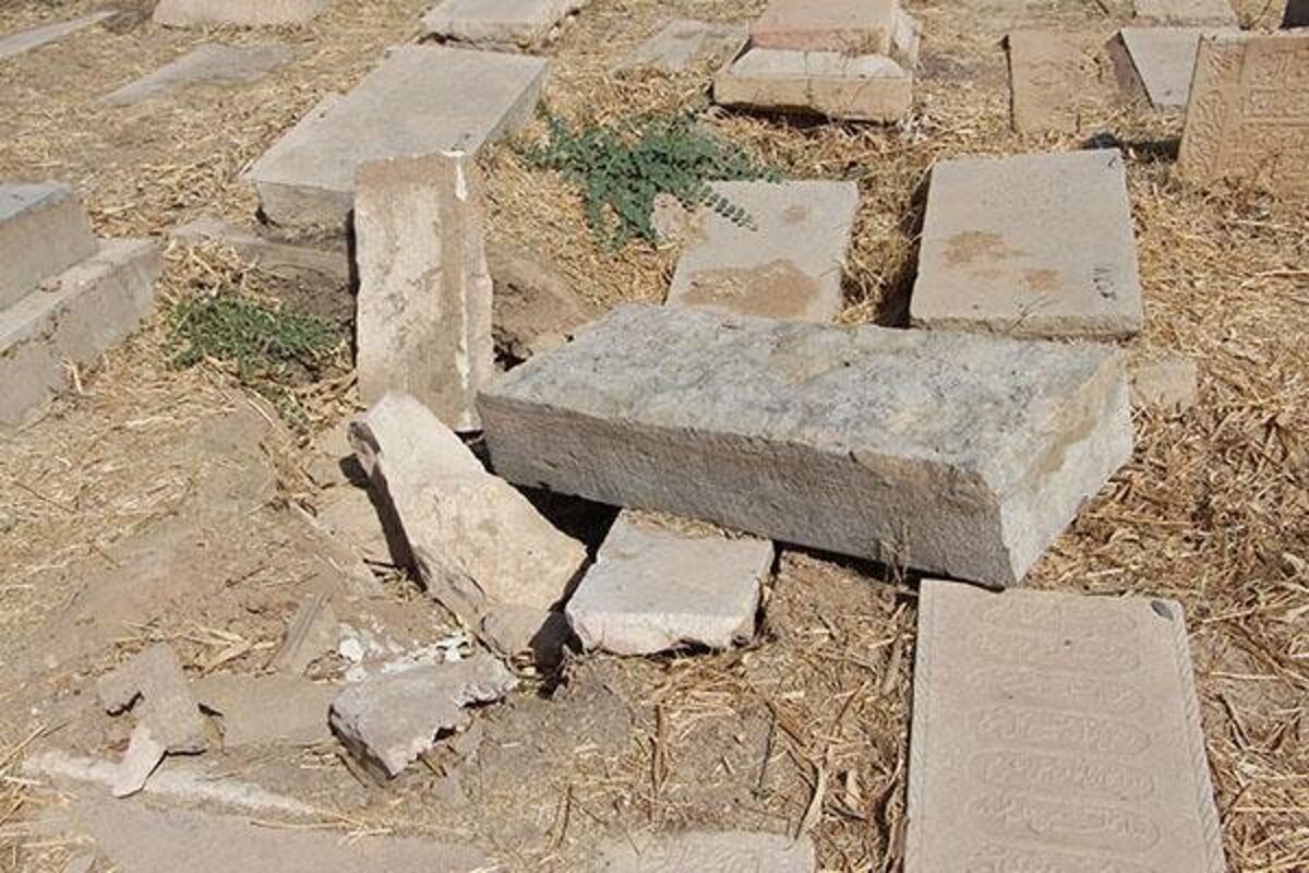 تعرض به آرامستان هزار سالۀ شیراز