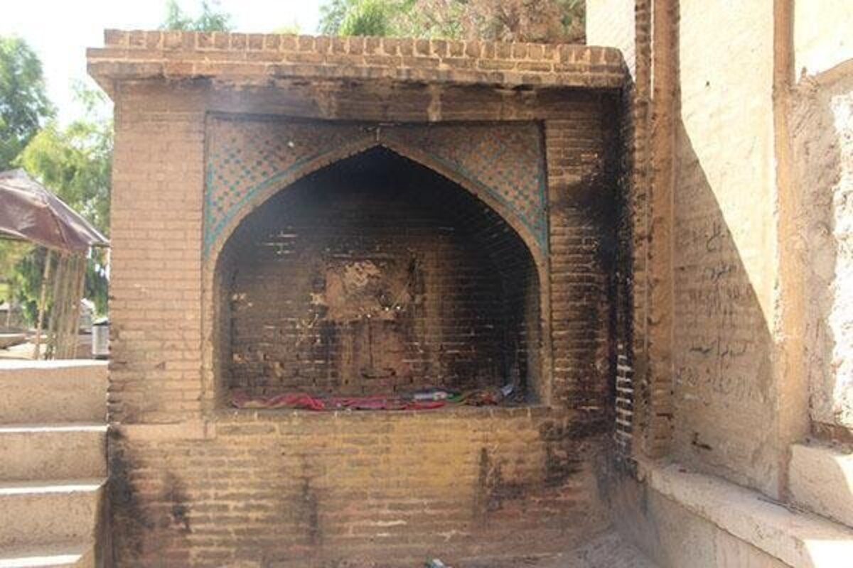 تعرض به آرامستان هزار سالۀ شیراز