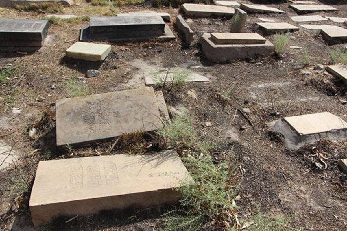 تعرض به آرامستان هزار سالۀ شیراز